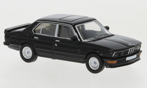 BMW M535i czarny PCX870095 (1)